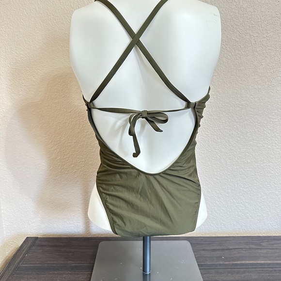 • Dark Earthy Green One Piece Swim Suit • Gianni Bini size Medium • - Picture 2 of 4
